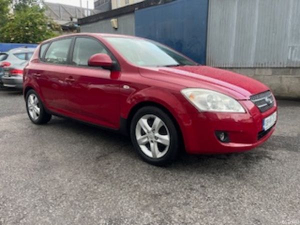 Kia Ceed Hatchback, Petrol, 2008, Red