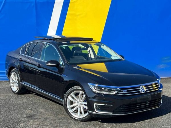 Volkswagen Passat Saloon, Petrol Plug-in Hybrid, 2016, Black