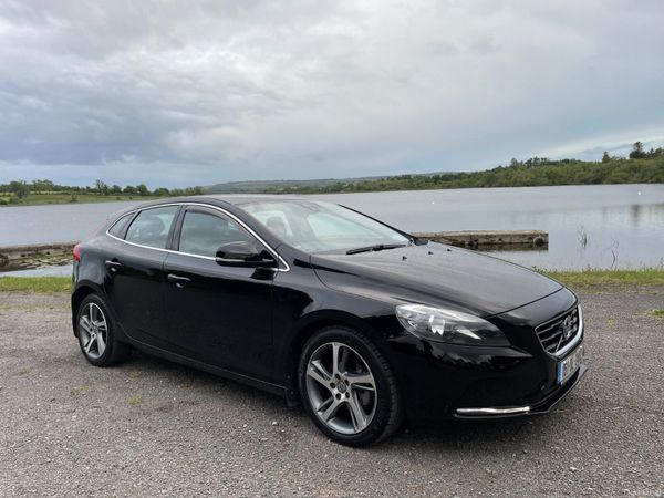 Volvo V40 Hatchback, Diesel, 2015, Black