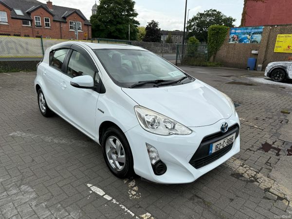 Toyota Aqua Saloon, Petrol Hybrid, 2016, Silver