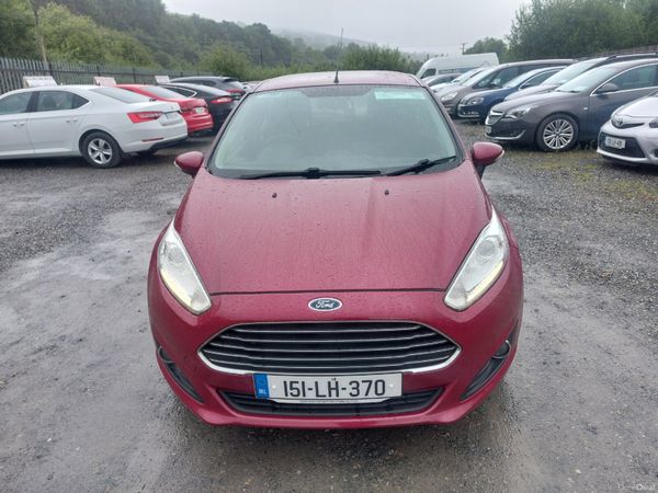 Ford Fiesta Hatchback, Petrol, 2015, Red