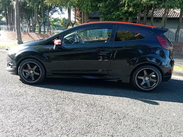 Ford Fiesta Hatchback, Petrol, 2016, Black