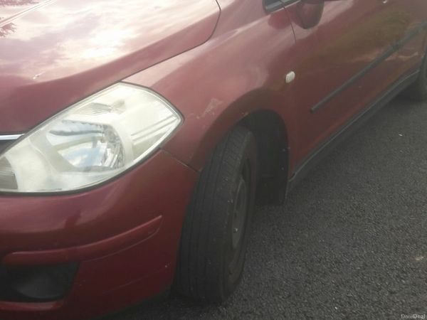 Nissan Tiida Saloon, Diesel, 2010, Red