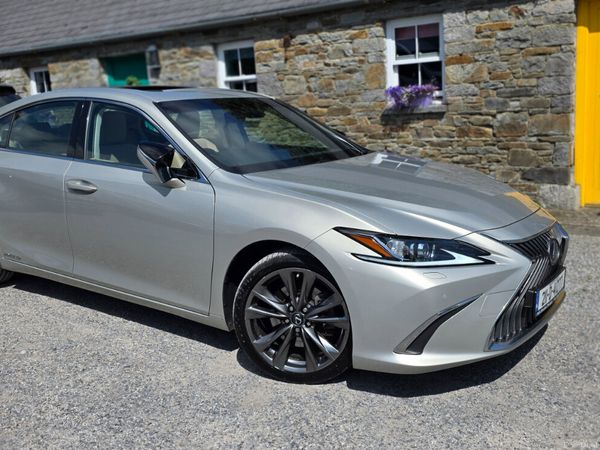 Lexus ES Saloon, Petrol Hybrid, 2021, Gold