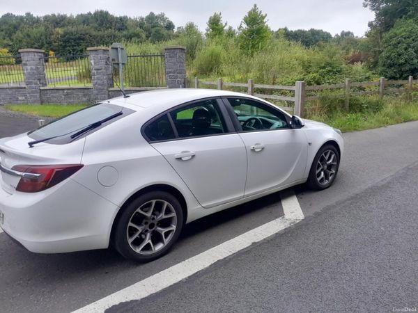 Opel Insignia Hatchback, Diesel, 2014, White