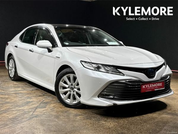 Toyota Camry Saloon, Petrol Hybrid, 2019, White