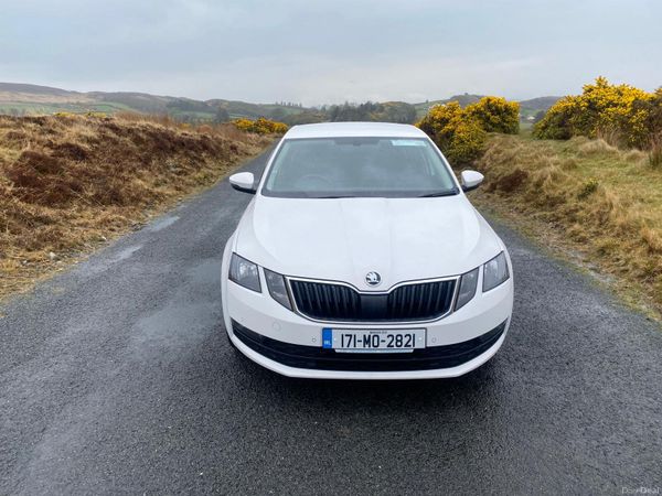 Skoda Octavia Hatchback, Diesel, 2017, White