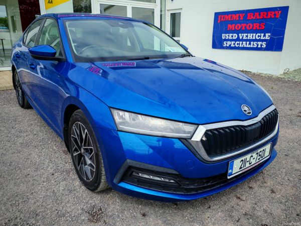 Skoda Octavia Hatchback, Petrol, 2021, Blue