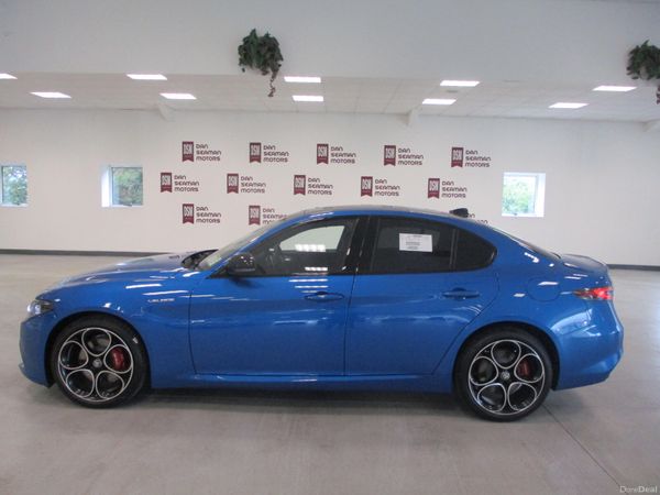 Alfa Romeo Giulia Saloon, Petrol, 2026, Blue