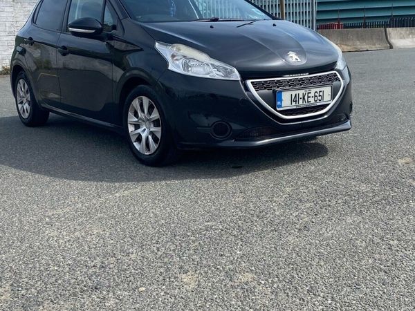 Peugeot 208 Hatchback, Diesel, 2014, Black