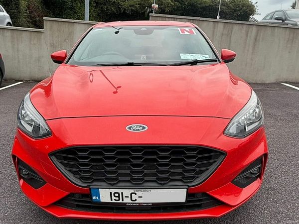 Ford Focus Hatchback, Diesel, 2019, Red