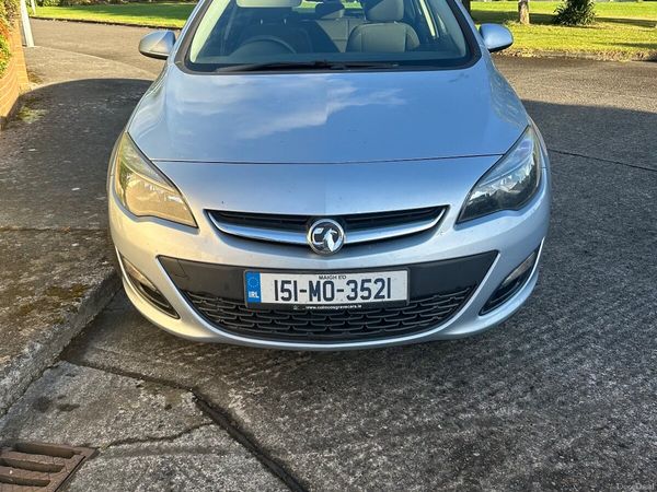 Vauxhall Astra Hatchback, Diesel, 2015, Silver