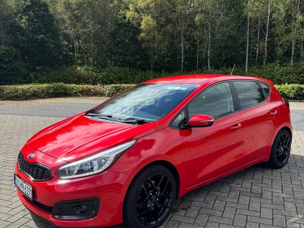 Kia Ceed Hatchback, Diesel, 2016, Red