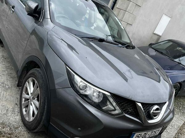 Nissan Qashqai Hatchback, Diesel, 2015, Grey