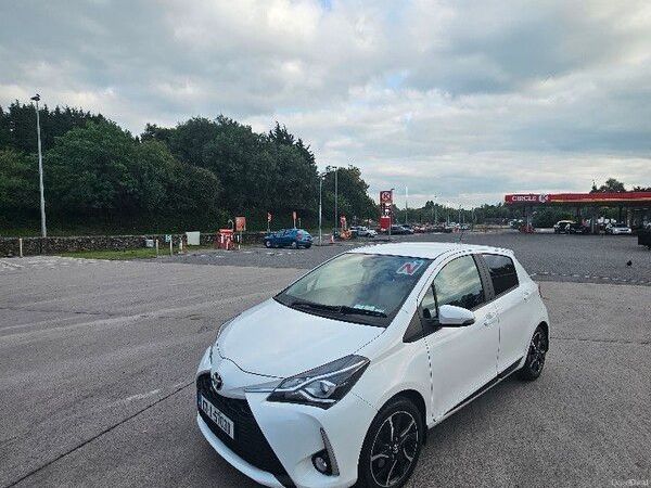 Toyota Yaris Hatchback, Petrol, 2017, White