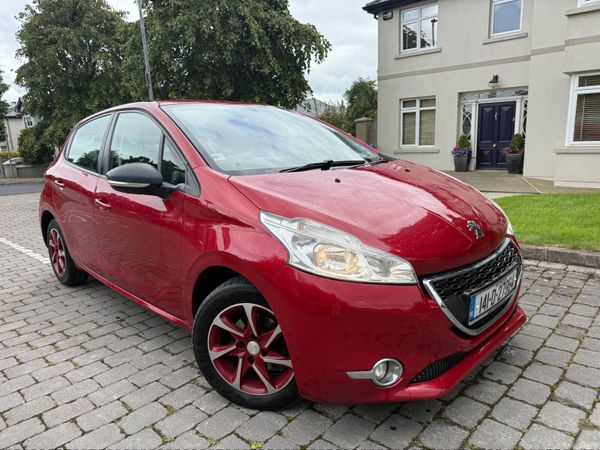 Peugeot 208 Hatchback, Diesel, 2014, Red