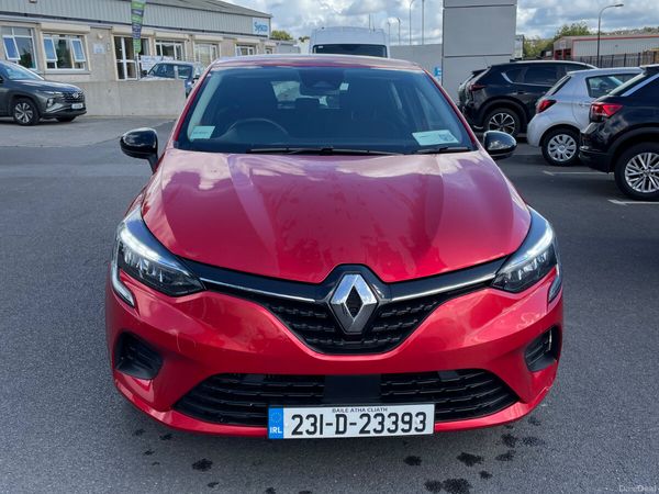 Renault Clio Hatchback, Petrol, 2023, Red