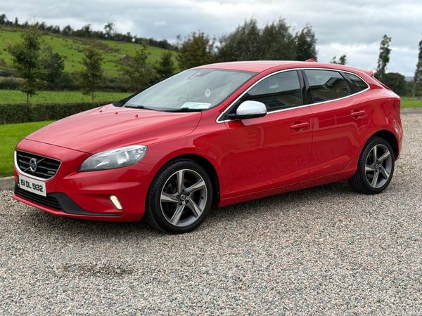 Volvo V40 Hatchback, Diesel, 2015, Red