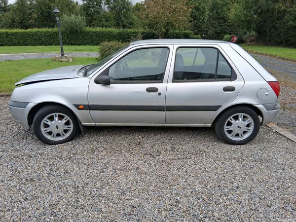 Ford Fiesta Hatchback, Petrol, 2000, Silver