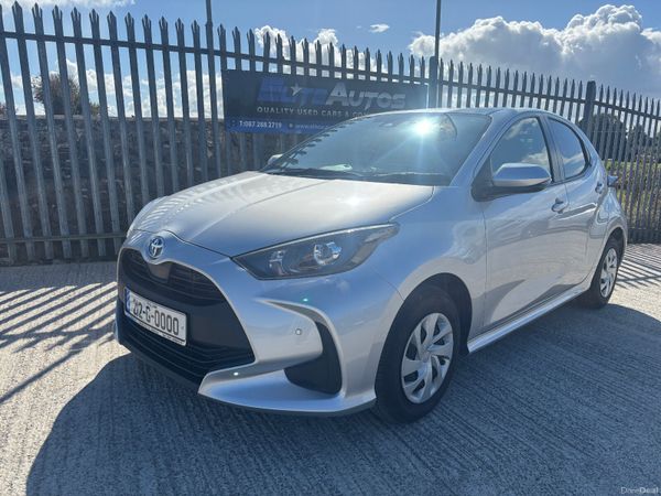 Toyota Yaris Hatchback, Petrol Hybrid, 2021, Silver