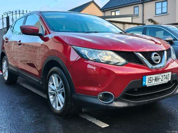 Nissan Qashqai Hatchback, Diesel, 2015, Red