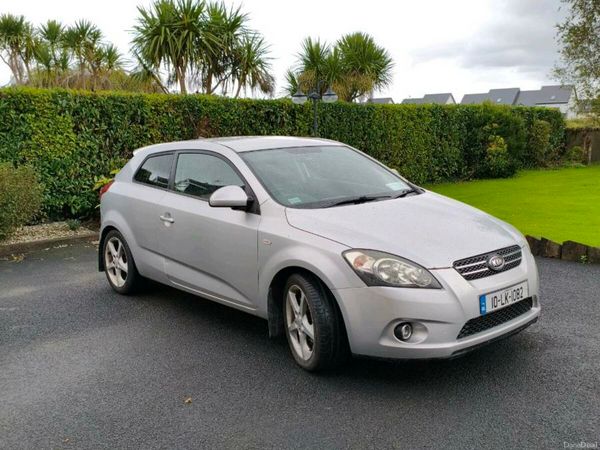 Kia Ceed Hatchback, Diesel, 2010, Silver