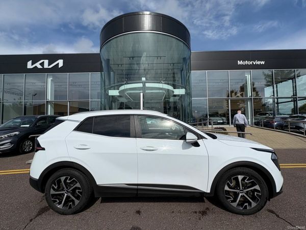 Kia Sportage MPV, Diesel Hybrid, 2023, White