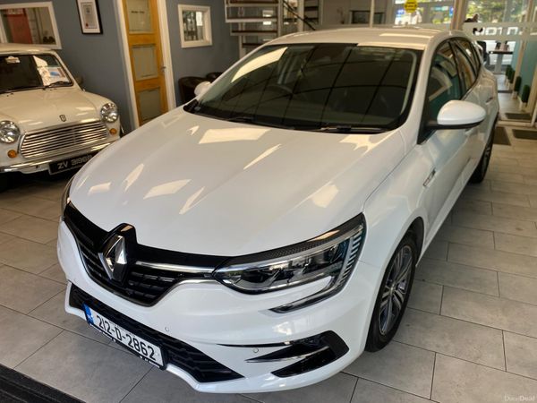 Renault Megane Hatchback, Petrol, 2021, White