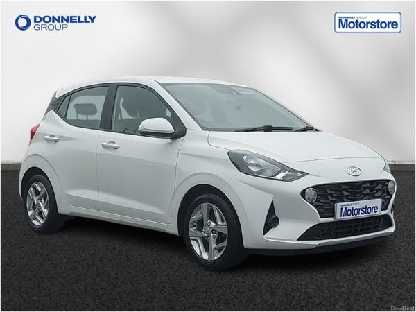 Hyundai i10 Hatchback, Petrol, 2022, White