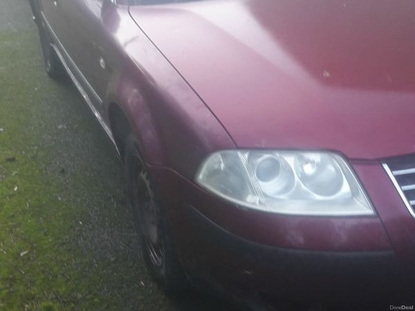 Volkswagen Passat Saloon, Diesel, 2003, Red