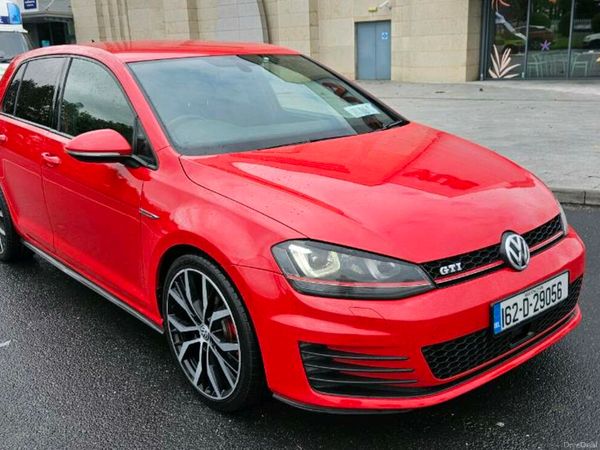 Volkswagen Golf Hatchback, Petrol, 2016, Red