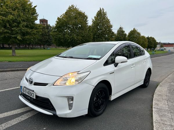 Toyota Prius Hatchback, Petrol Hybrid, 2015, White
