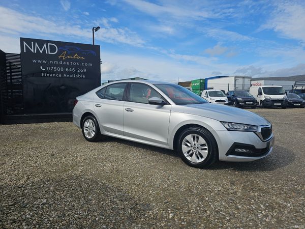 Skoda Octavia Hatchback, Diesel, 2022, Silver