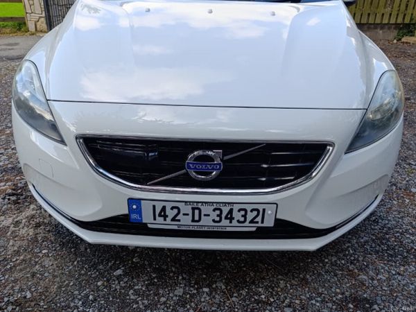 Volvo V40 Hatchback, Petrol, 2014, White