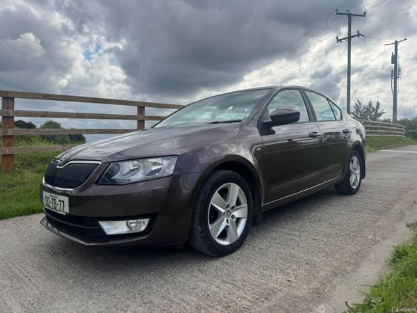Skoda Octavia Saloon, Diesel, 2013, Brown
