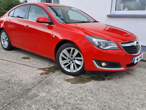 Opel Insignia Hatchback, Diesel, 2017, Red