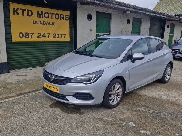 Vauxhall Astra Hatchback, Diesel, 2020, Silver