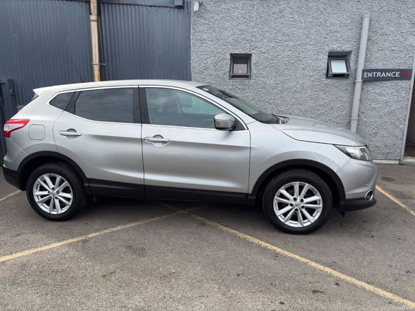 Nissan Qashqai Hatchback, Diesel, 2014, Silver