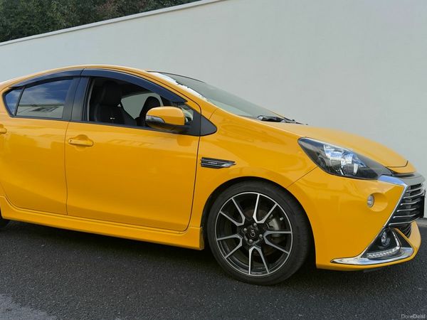 Toyota Aqua Hatchback, Petrol Hybrid, 2015, Yellow
