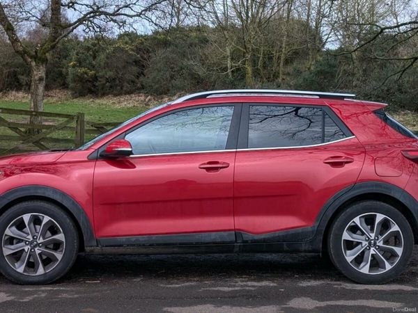 Kia Stonic Estate/Jeep, Petrol Hybrid, 2021, Red