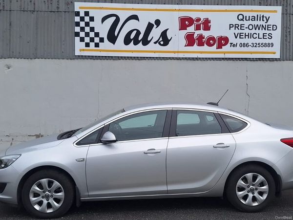 Opel Astra Saloon, Diesel, 2017, Grey