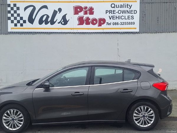 Ford Focus Hatchback, Diesel, 2021, Grey