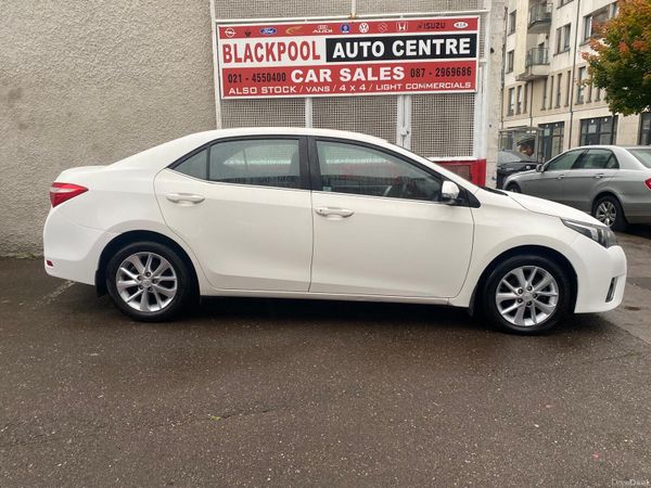 Toyota Corolla Saloon, Diesel, 2016, White