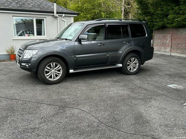 Mitsubishi Pajero SUV, Diesel, 2017, Grey