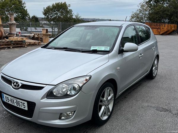 Hyundai i30 Hatchback, Diesel, 2009, Silver