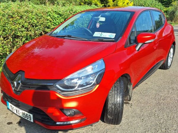 Renault Clio Hatchback, Petrol, 2019, Red