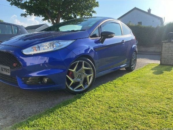Ford Fiesta Hatchback, Petrol, 2014, Blue