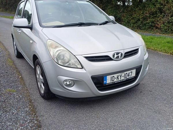 Hyundai i20 Hatchback, Petrol, 2010, Silver