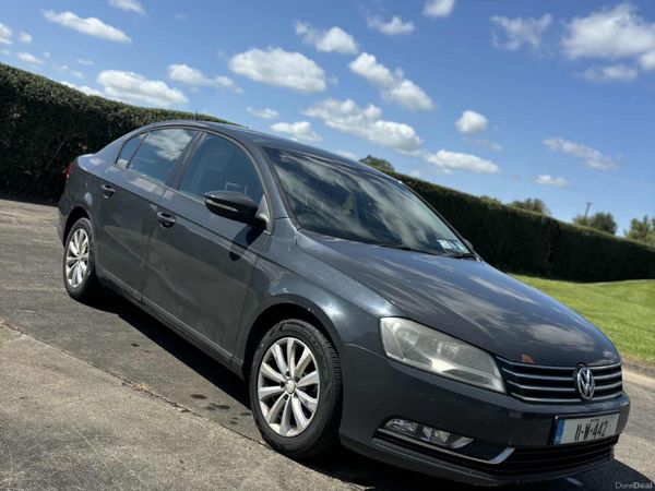Volkswagen Passat Saloon, Diesel, 2011, Grey