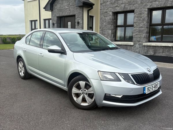 Skoda Octavia Saloon, Diesel, 2019, Grey